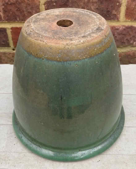 Photo of free Glazed ceramic plant pot suitable for outdoors (Fleetville AL1) #2