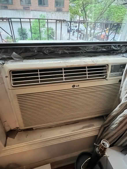 Photo of free Window AC unit (Midtown East) #1