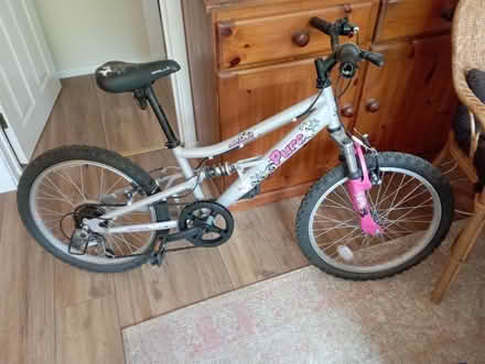 Photo of free girl's bike (Ulverley Green B91) #1