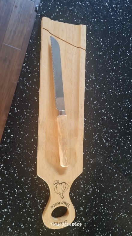 Photo of free Garlic bread knife and board (Garth LL57) #2