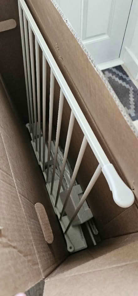 Photo of free new pet gate (GU22) #1