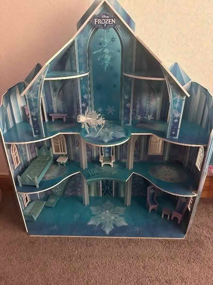 Photo of free Frozen dolls castle (Barrow-in-Furness LA14) #1