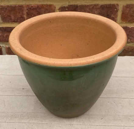 Photo of free Glazed ceramic plant pot suitable for outdoors (Fleetville AL1) #1