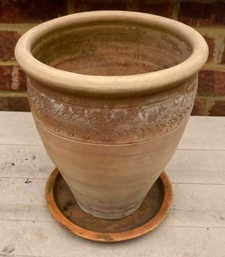 Photo of free Terracotta plant pot suitable for outdoors (Fleetville AL1) #1