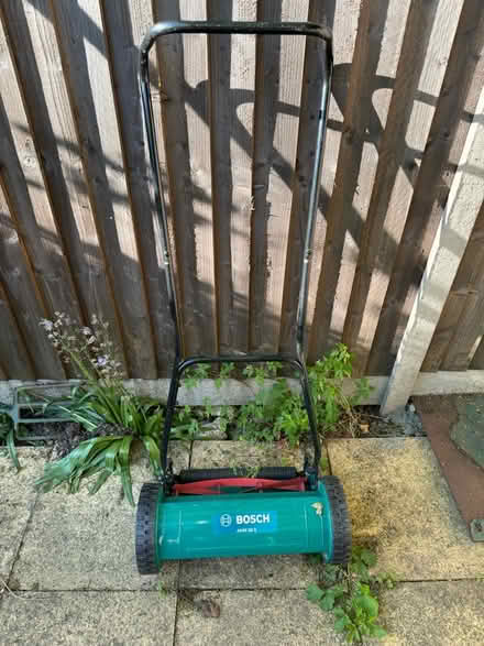 Photo of free Manual lawn mower (St Albans, AL1) #1