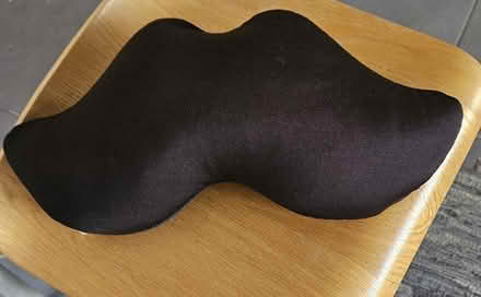 Photo of free Adult travel pillow (EN1) #1