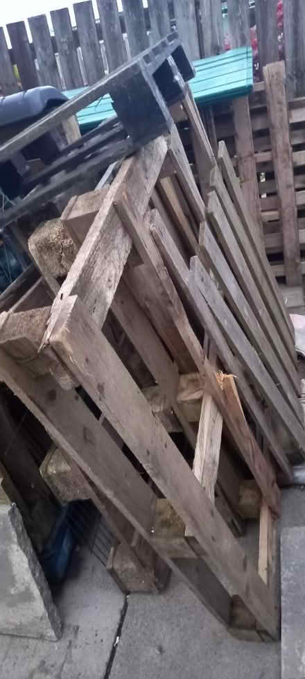 Photo of free Pallets (Avonbridge) #1
