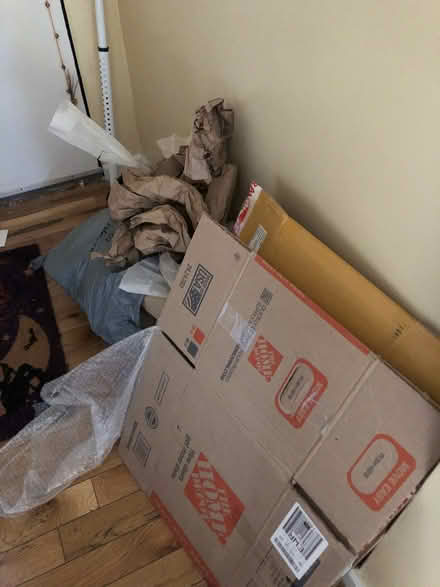 Photo of free moving boxes + packaging (Washington Heights) #1