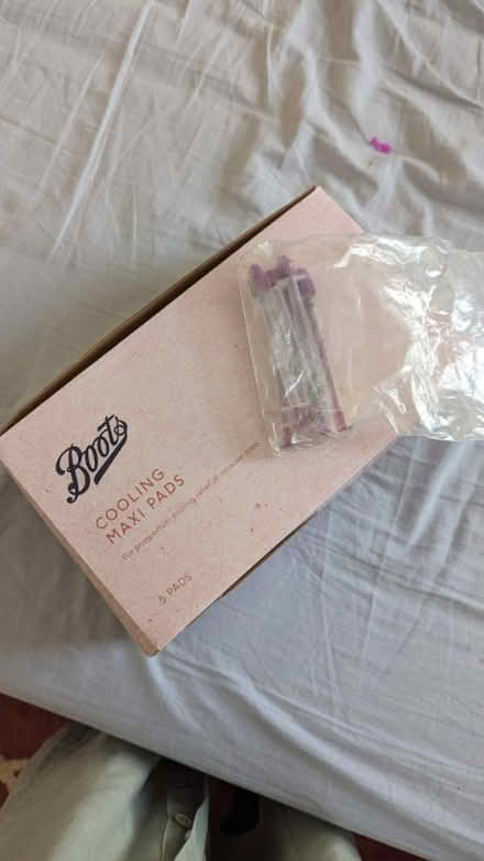 Photo of free cooling post partum pads + colostrum syringes (Nether Green S11) #1