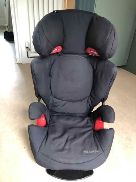 Photo of free Maxi Cosi age 3-12 car seat (Thames Ditton KT7) #1