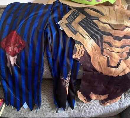 Photo of free Age 5-6 Halloween/Dressing up Clothes (Browns Wood MK7) #4