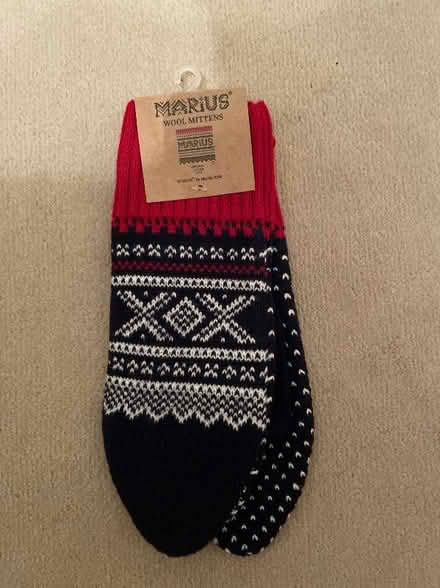 Photo of free Brand new norwegian woman's winter gloves (Walstead RH16) #1