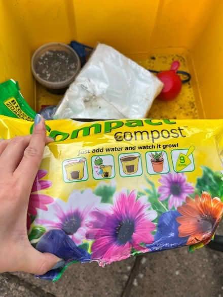 Photo of free perlite and miracle-gro (Bletchley MK3) #1