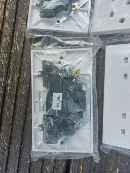 Photo of free X10 double plug /power sockets (Murrow) #4