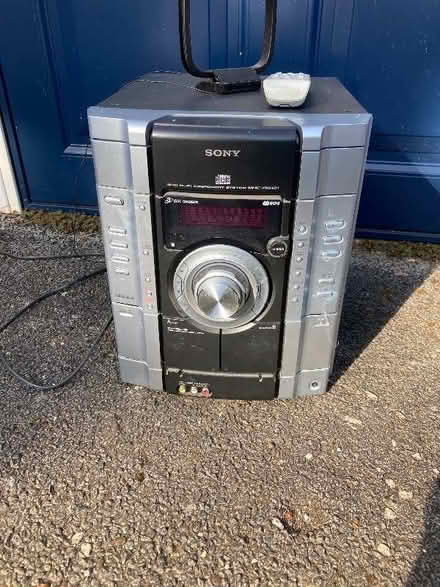 Photo of free Sony stereo system, PARTLY working (Neath Hill MK14) #1