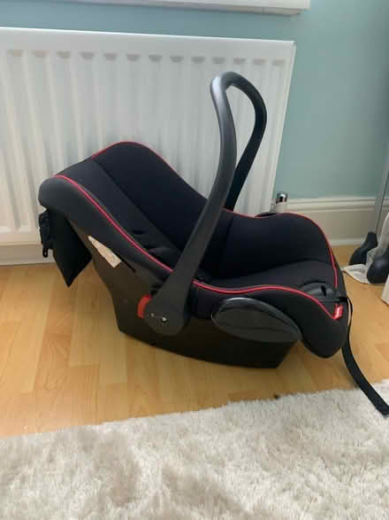 Photo of free Baby fisher price car seat/carrier (N1 Dalston) #2