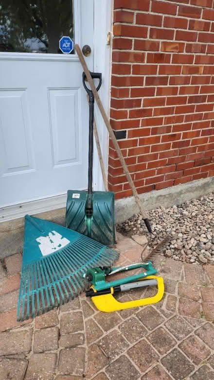 Photo of free Gardening set (Stittsville) #1