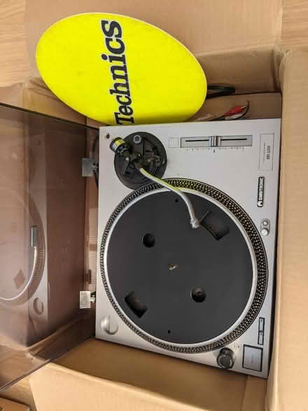 Photo of free Two turntables and mixer (KT15) #2