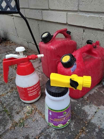 Photo of free Gas cans (M2J1Y3) #1