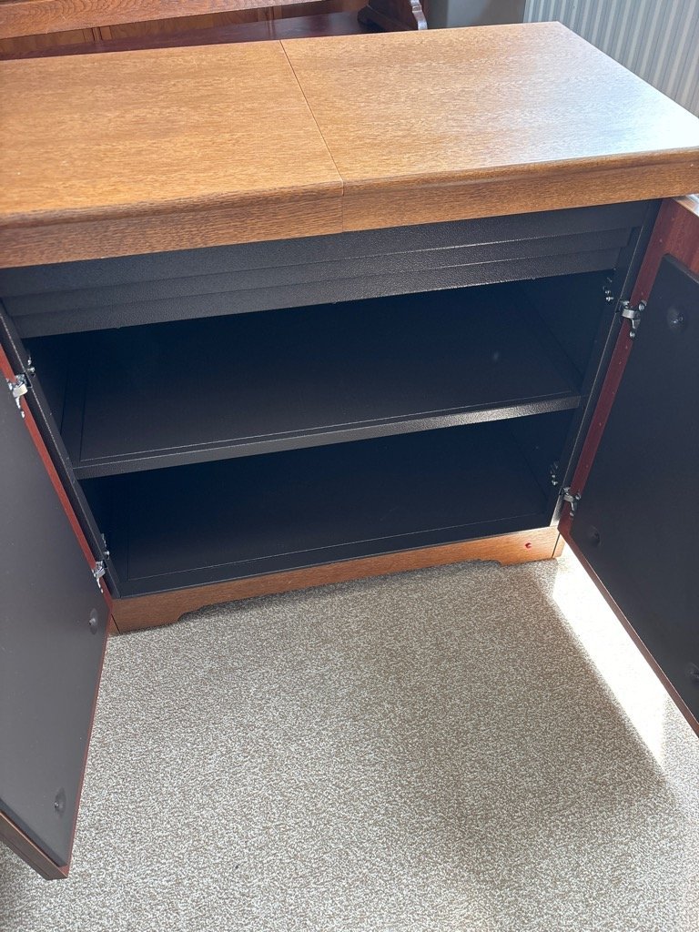 Free: Hostess trolley (RG18)