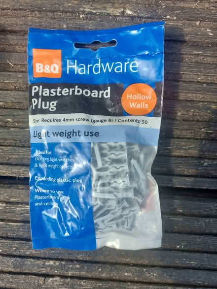 Photo of free B & Q plasterboard plugs (Murrow) #1