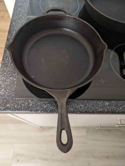 Photo of free 2x Uno casa cast iron frying pans (Southend SS2) #2