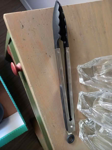 Photo of free tongs (Seatac) #1
