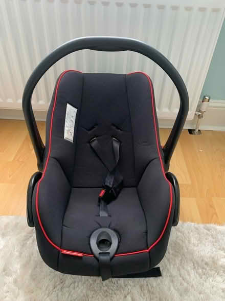 Photo of free Baby fisher price car seat/carrier (N1 Dalston) #1