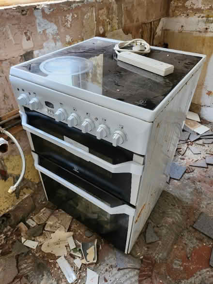 Photo of free INDESIT electric stand-alone oven (South Park OX4) #1