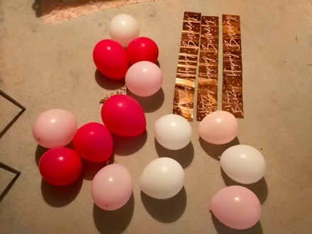 Photo of free Balloons and 3 birthday banners. (Bennetts End HP3) #1