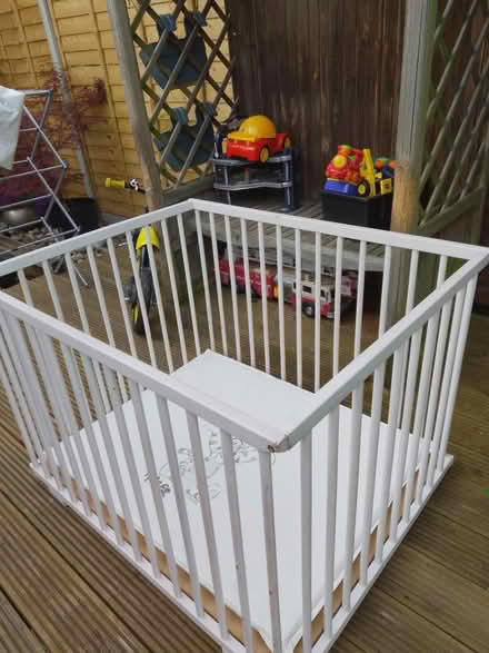 Photo of free Playpen (Worcester park, surrey KT4) #3
