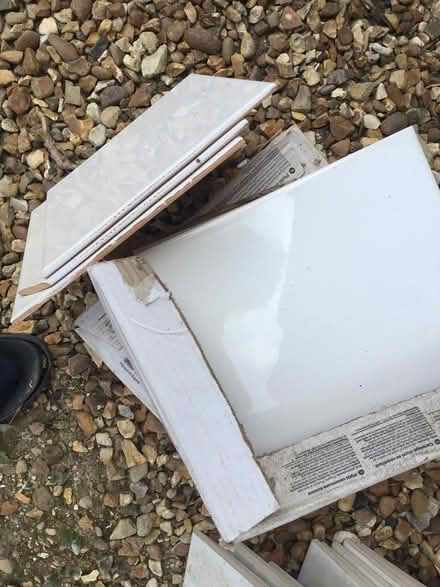 Photo of free White ceramic wall tiles x30 (luton LU3) #1