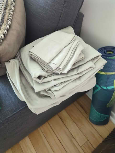 Photo of free Nice Queen sheet set (Broad ripple) #1