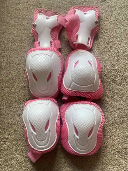 Photo of free Elbow, knee & wrist guards pink (Stranmillis, Belfast, BT9) #1