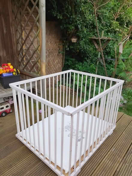 Photo of free Playpen (Worcester park, surrey KT4) #1