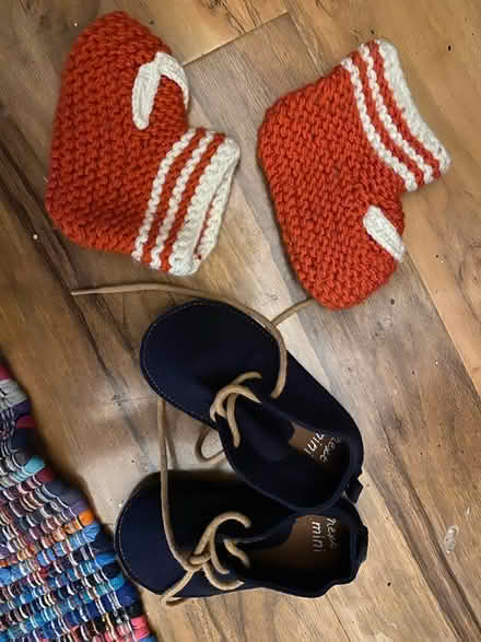 Photo of free Baby shoes & knitted booties (EH6) #1