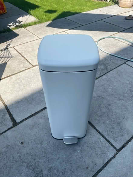 Photo of free White pedal bin (Balham, SW12) #1
