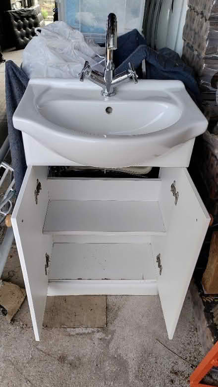 Photo of free Basin and unit (Portishead BS20) #1
