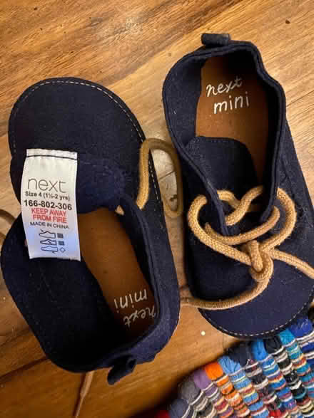 Photo of free Baby shoes & knitted booties (EH6) #2