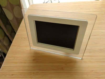 Photo of free Philips digital photo frame (Kenpshott RG22) #1