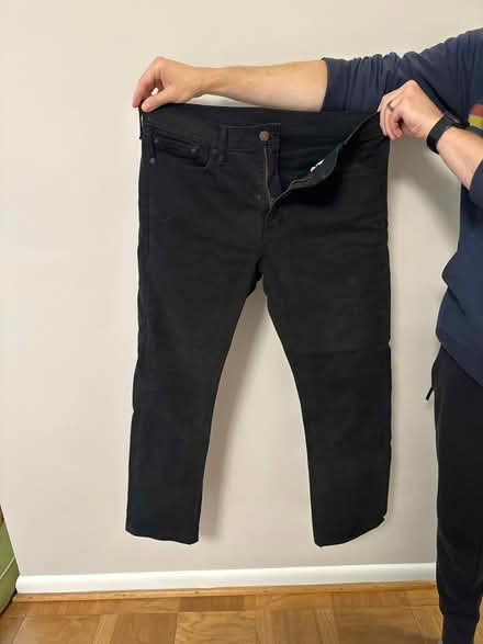 Photo of free Men’s black Levi’s 32x30 (Bethesda) #2