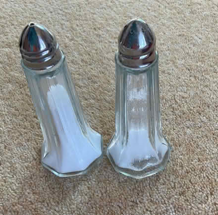 Photo of free Salt & Pepper shakers (BN27) #2
