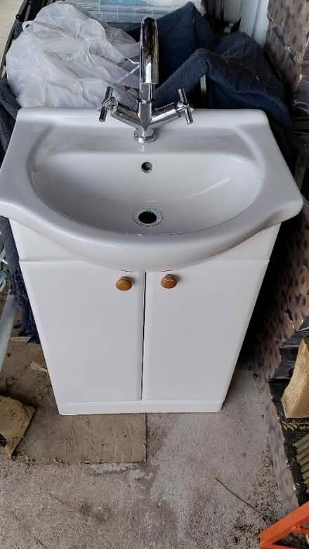 Photo of free Basin and unit (Portishead BS20) #2