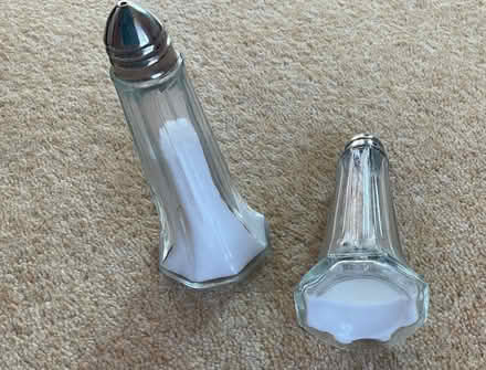 Photo of free Salt & Pepper shakers (BN27) #1