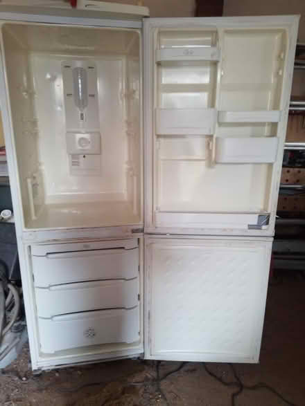Photo of free Daewoo Fridge freezer WORKING (TW14) #3