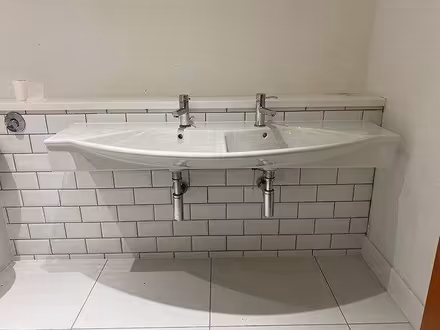 Photo of free Bathroom suite (Charing Cross G3) #1