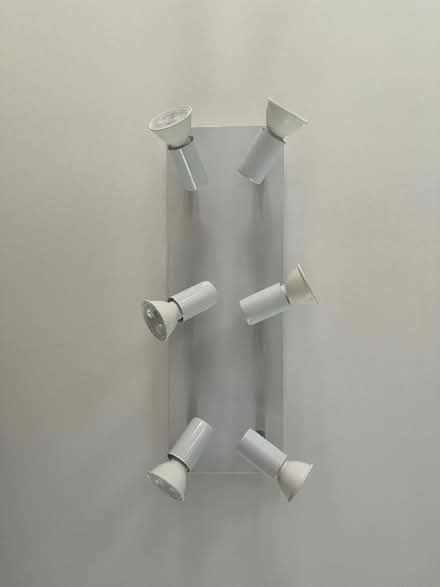 Photo of free White 6 spotlight fixture (Wickford SS11) #2