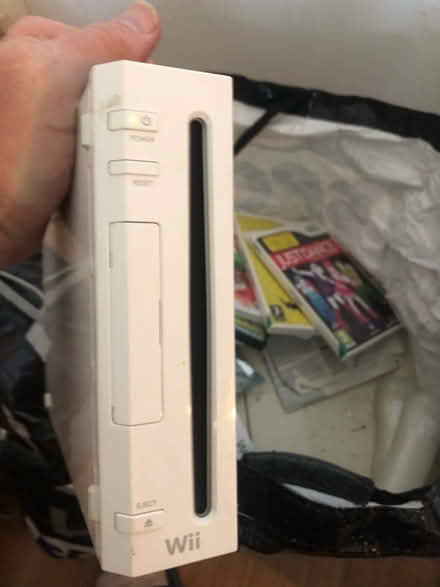 Photo of free Wii (Kempshott RG22) #3