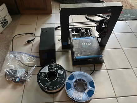 Photo of free 3D printer + filament (east Carpentersville) #1