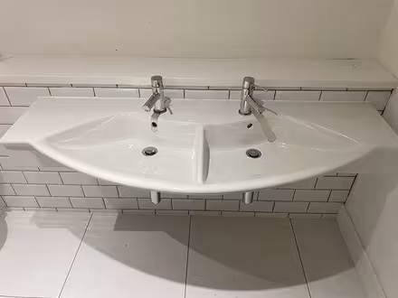 Photo of free Bathroom suite (Charing Cross G3) #2
